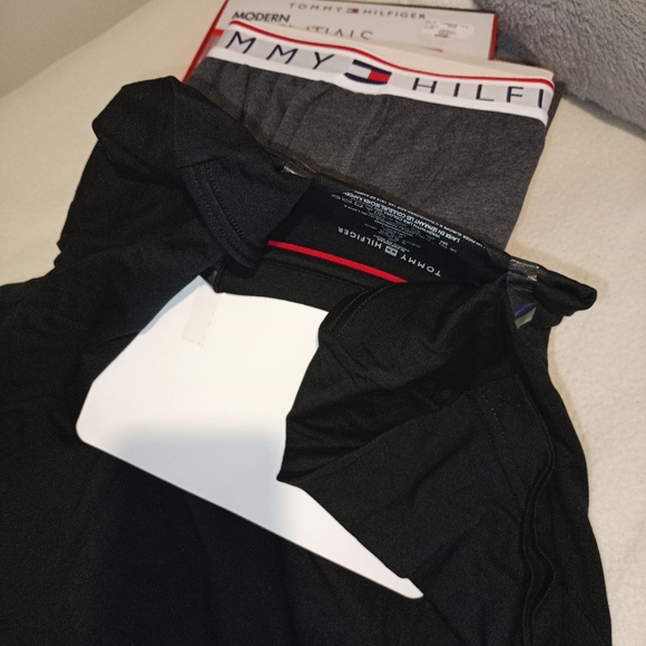 Tommy Hilfiger Jogger Set - Picture 4 of 8